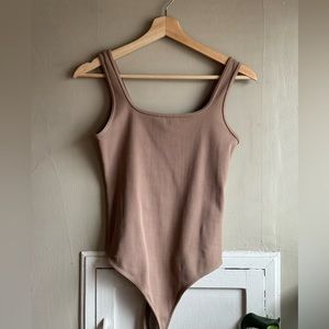 Abercrombie & Fitch - 90’s Seamless Ribbed Tank Bodysuit - Light Brown